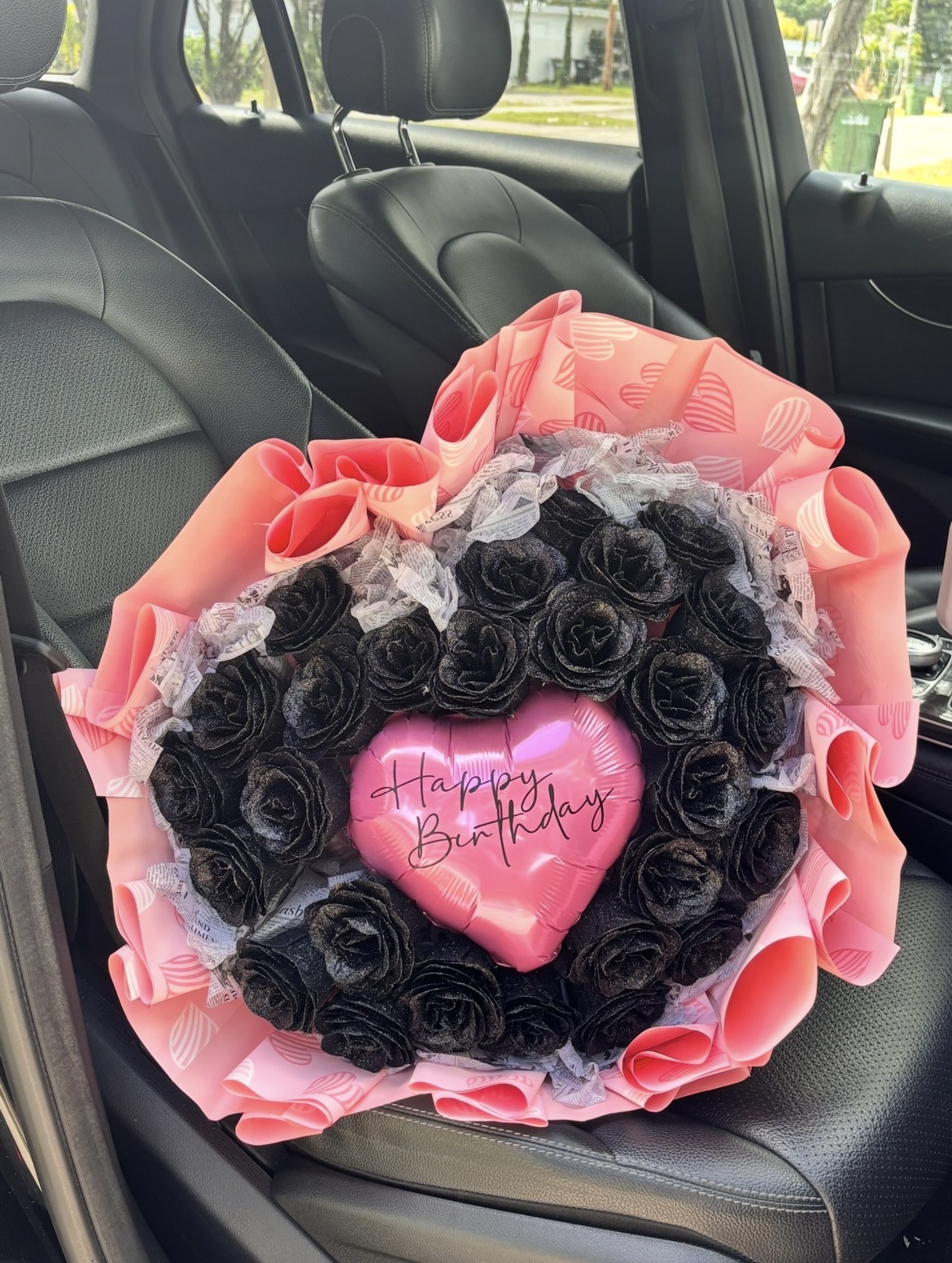 5star.fleur florist arranging a luxury bouquet on a black marble table